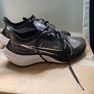 Nike Women’s Zoom Gravity Size 8.5